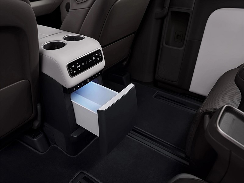 Lixiang mega central hand holding Lixiang mega central hand holding